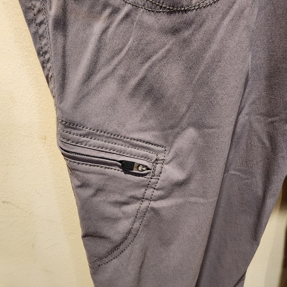 Eddy Bauer Women's Gray Capri Pants Size 12 - Picture 13 of 15